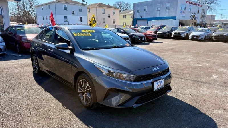 2023 Kia Forte - Image 2 of 12