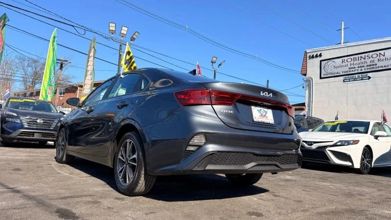 2023 Kia Forte - Image 8 of 12