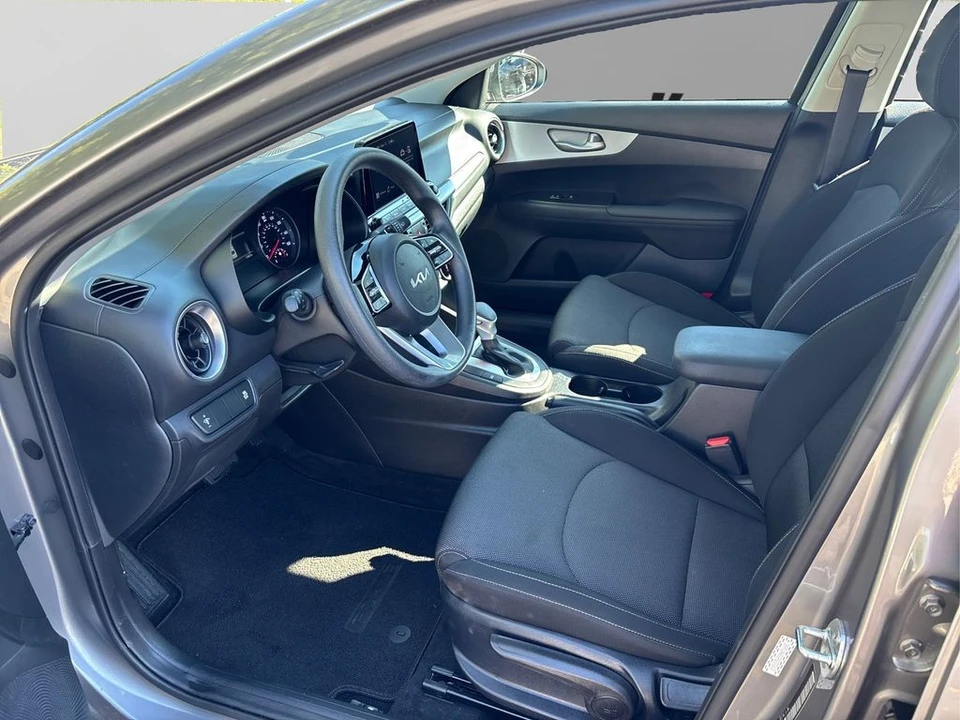 2023 Kia Forte - Image 9 of 12