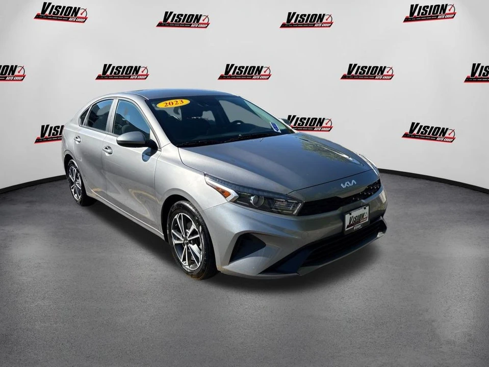 2023 Kia Forte - Image 3 of 12
