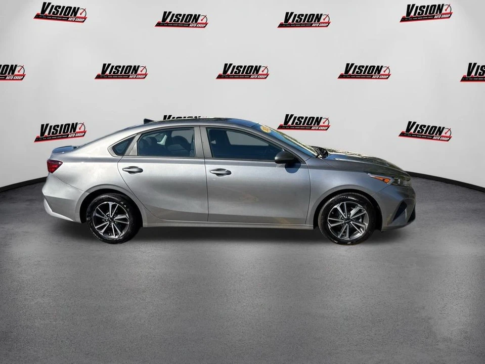 2023 Kia Forte - Image 4 of 12