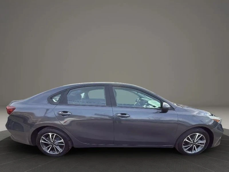 2023 Kia Forte - Image 4 of 12