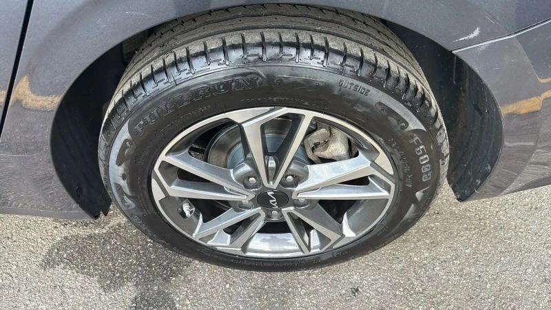 2023 Kia Forte - Image 9 of 12