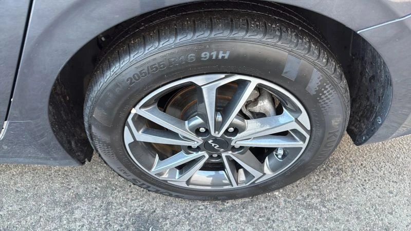 2023 Kia Forte - Image 9 of 12