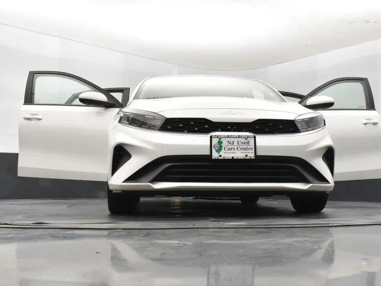 2023 Kia Forte - Image 11 of 12