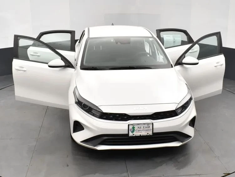 2023 Kia Forte - Image 10 of 12