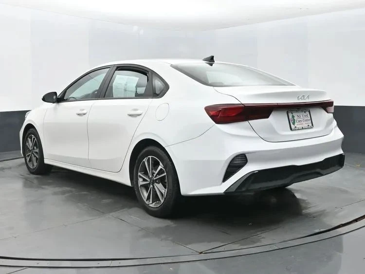 2023 Kia Forte - Image 9 of 12
