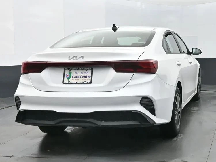 2023 Kia Forte - Image 8 of 12