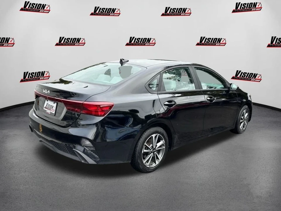 2023 Kia Forte - Image 5 of 12