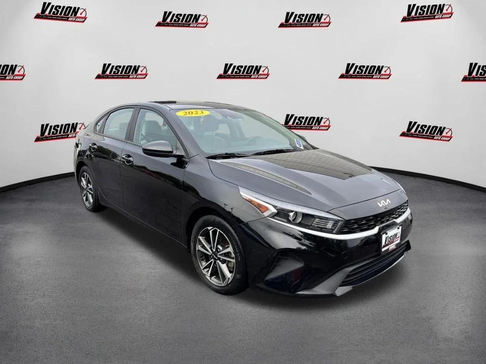 2023 Kia Forte - Image 3 of 12