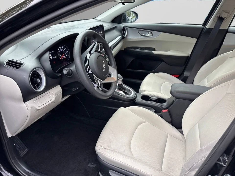 2023 Kia Forte - Image 9 of 12