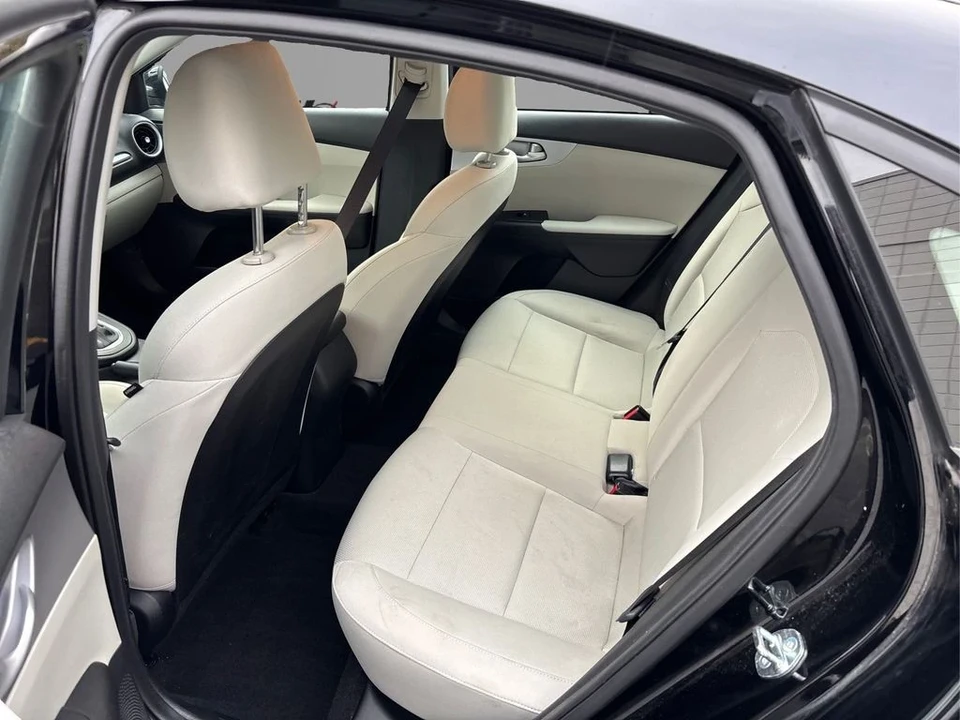 2023 Kia Forte - Image 10 of 12