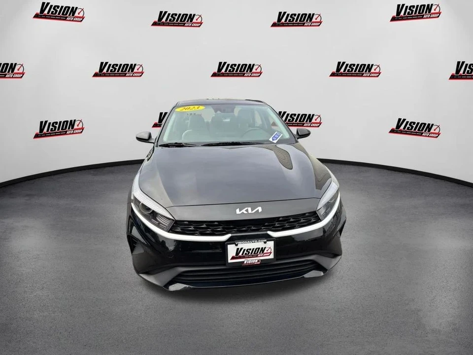 2023 Kia Forte - Image 2 of 12