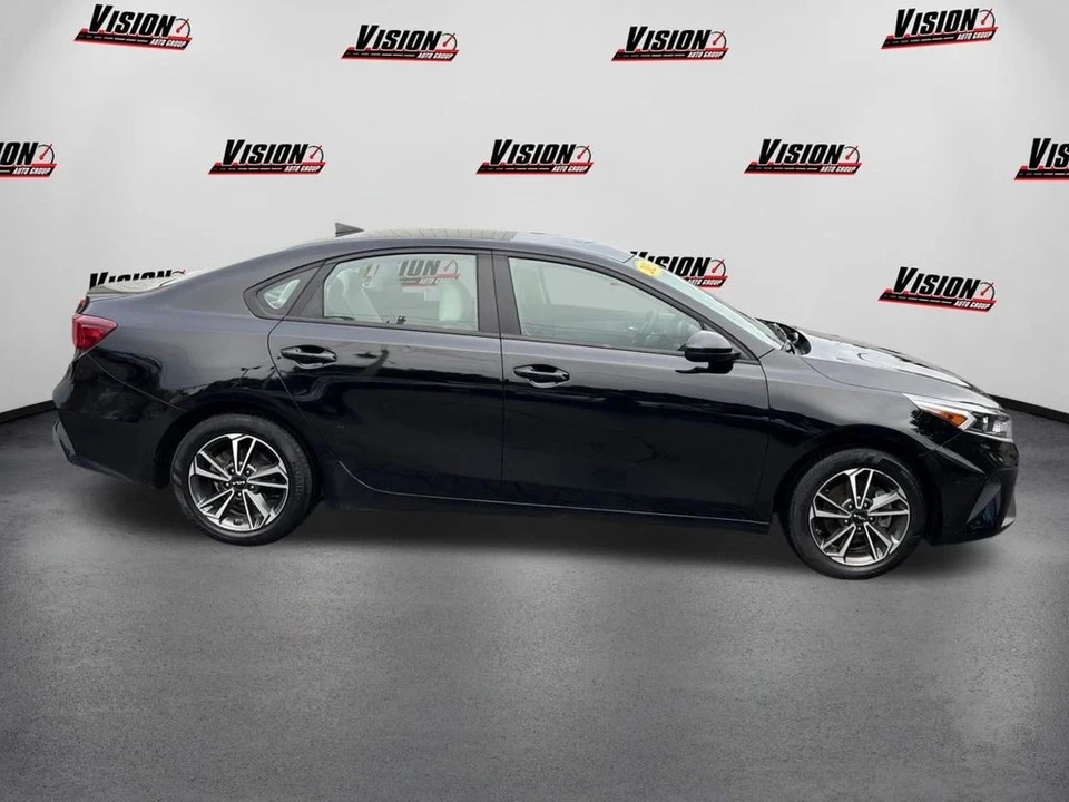 2023 Kia Forte - Image 4 of 12