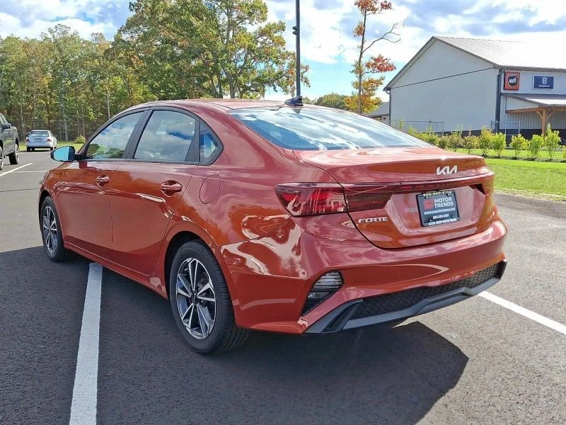 2023 Kia Forte - Image 4 of 12