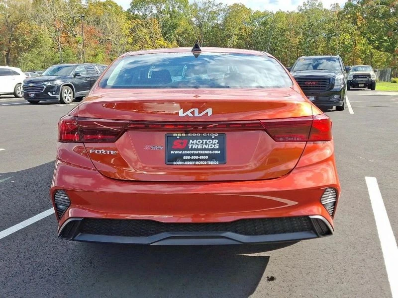 2023 Kia Forte - Image 5 of 12