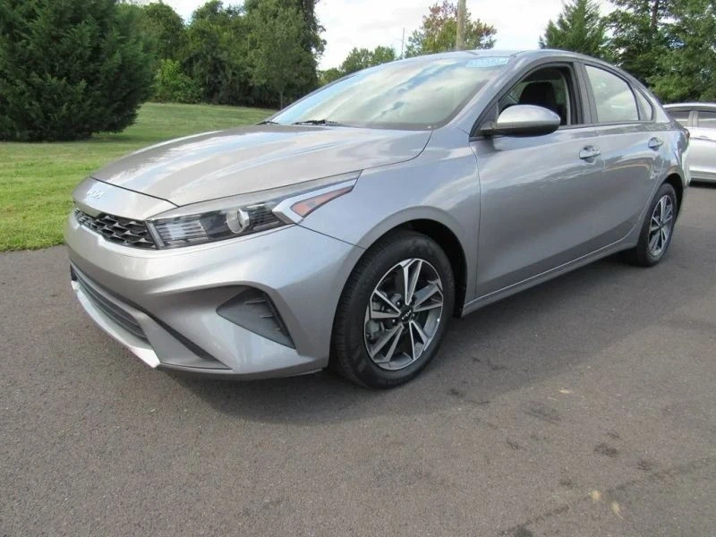 2023 Kia Forte - Image 2 of 12