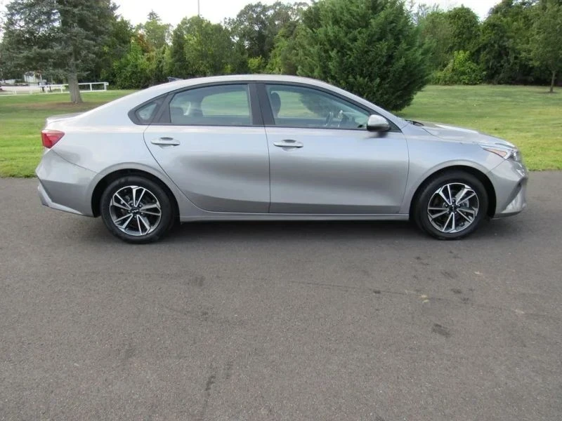 2023 Kia Forte - Image 11 of 12