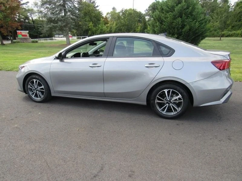 2023 Kia Forte - Image 4 of 12