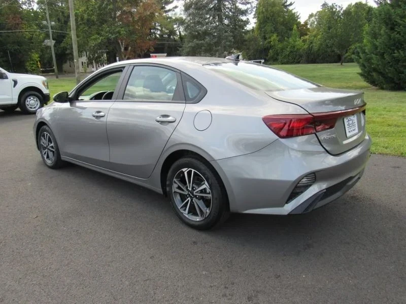 2023 Kia Forte - Image 5 of 12