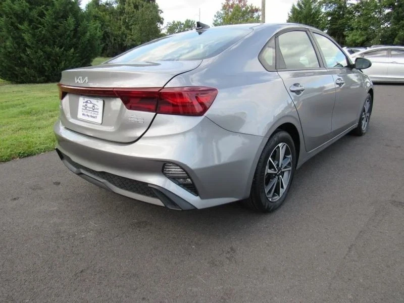 2023 Kia Forte - Image 9 of 12