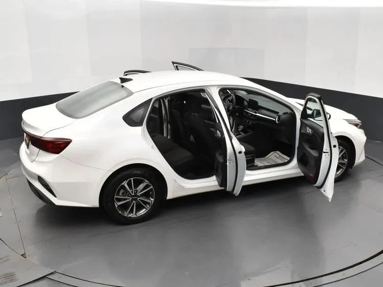 2023 Kia Forte - Image 6 of 12