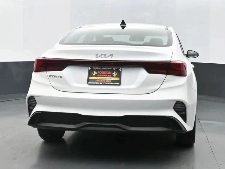 2023 Kia Forte - Image 8 of 12