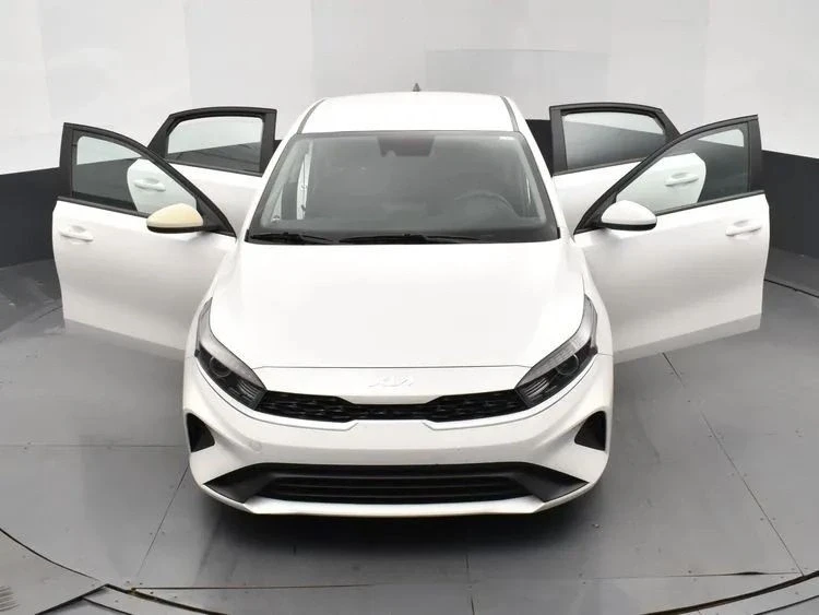 2023 Kia Forte - Image 10 of 12