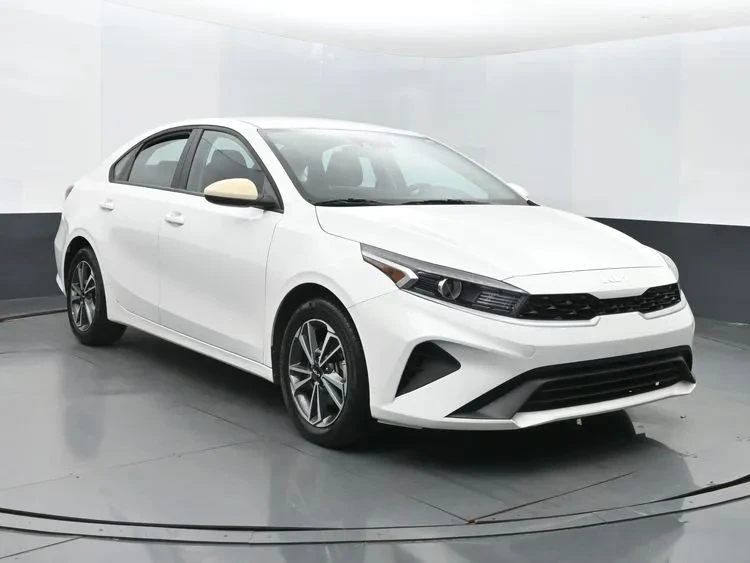 2023 Kia Forte - Image 2 of 12
