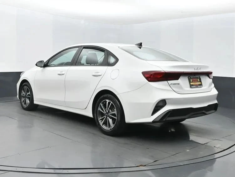 2023 Kia Forte - Image 9 of 12