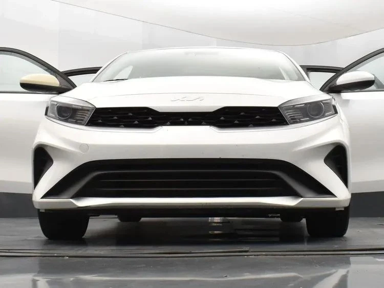 2023 Kia Forte - Image 11 of 12