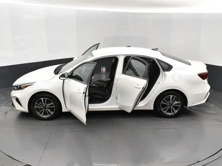 2023 Kia Forte - Image 7 of 12