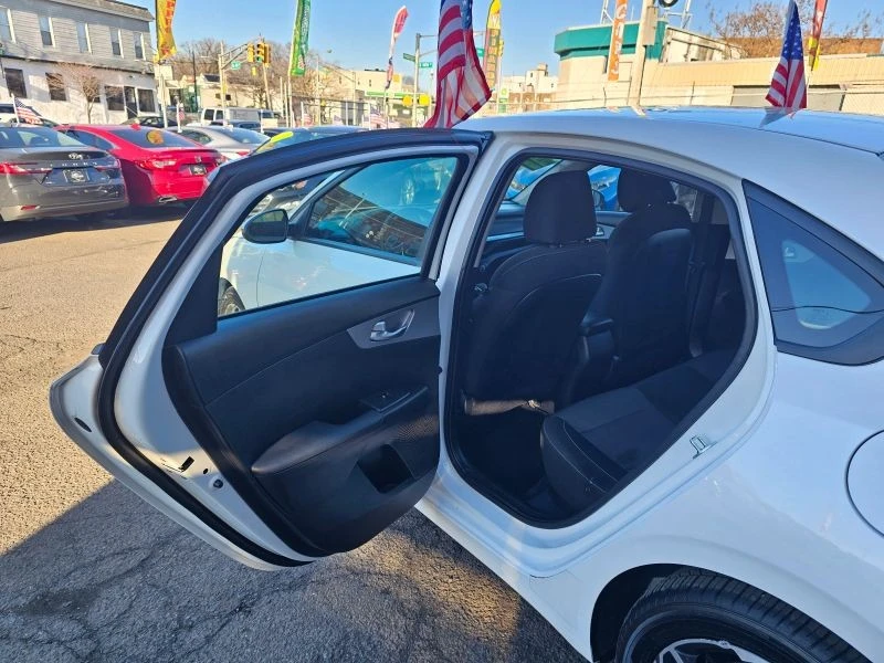 2023 Kia Forte - Image 10 of 12