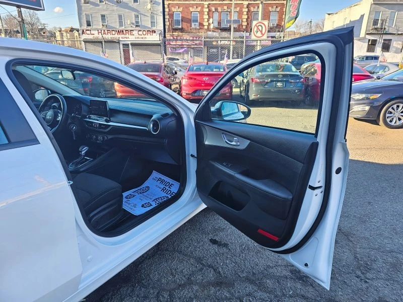 2023 Kia Forte - Image 11 of 12