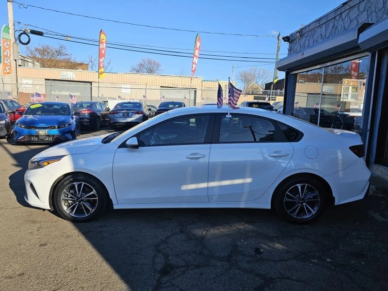 2023 Kia Forte - Image 5 of 12