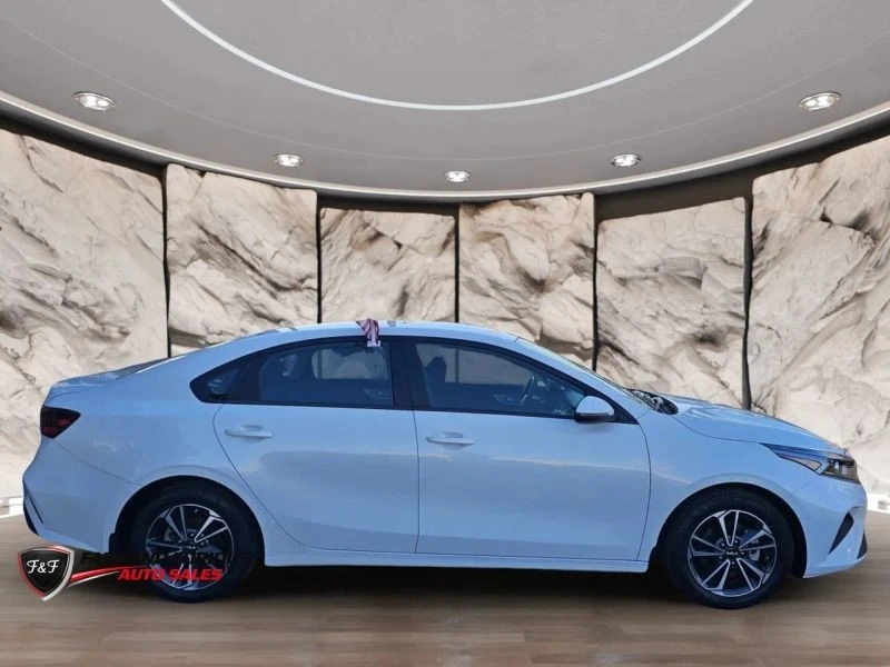 2023 Kia Forte - Image 4 of 12