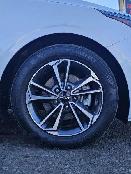 2023 Kia Forte - Image 6 of 12