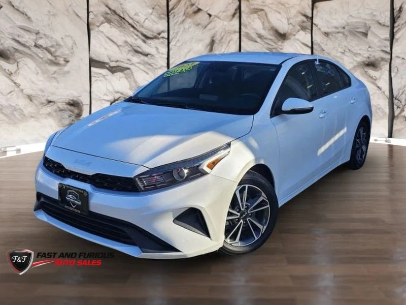 2023 Kia Forte - Image 3 of 12