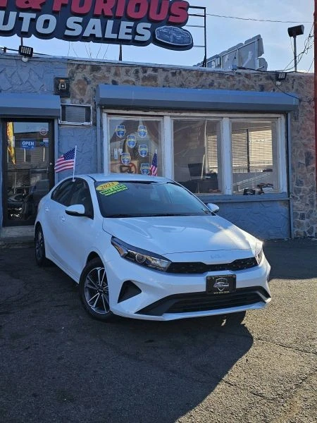 2023 Kia Forte - Image 2 of 12