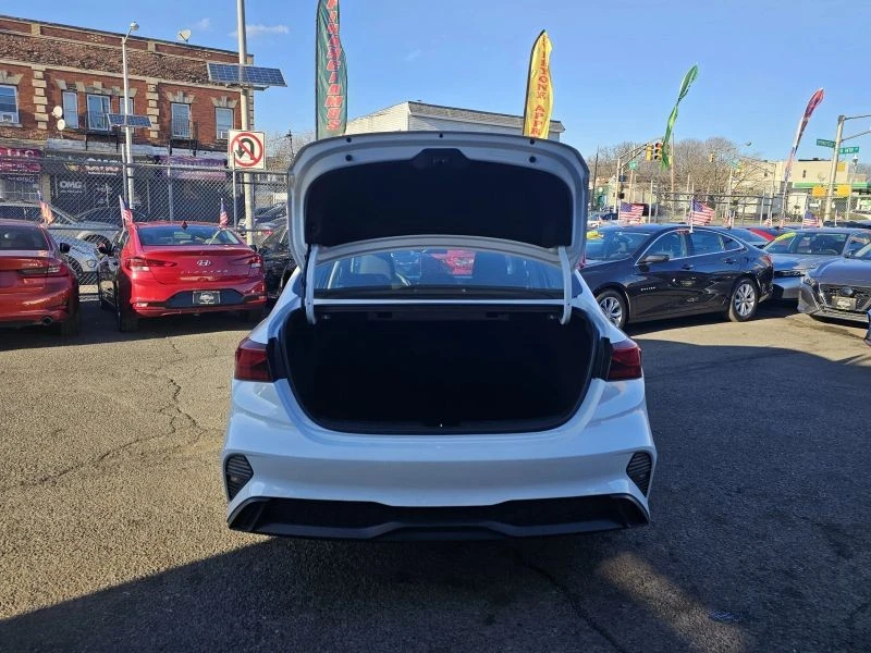 2023 Kia Forte - Image 8 of 12