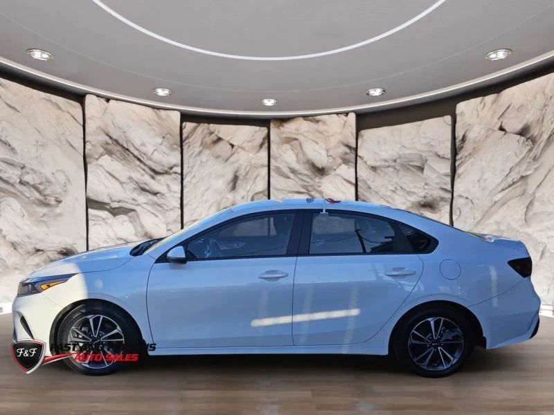 2023 Kia Forte - Image 5 of 12