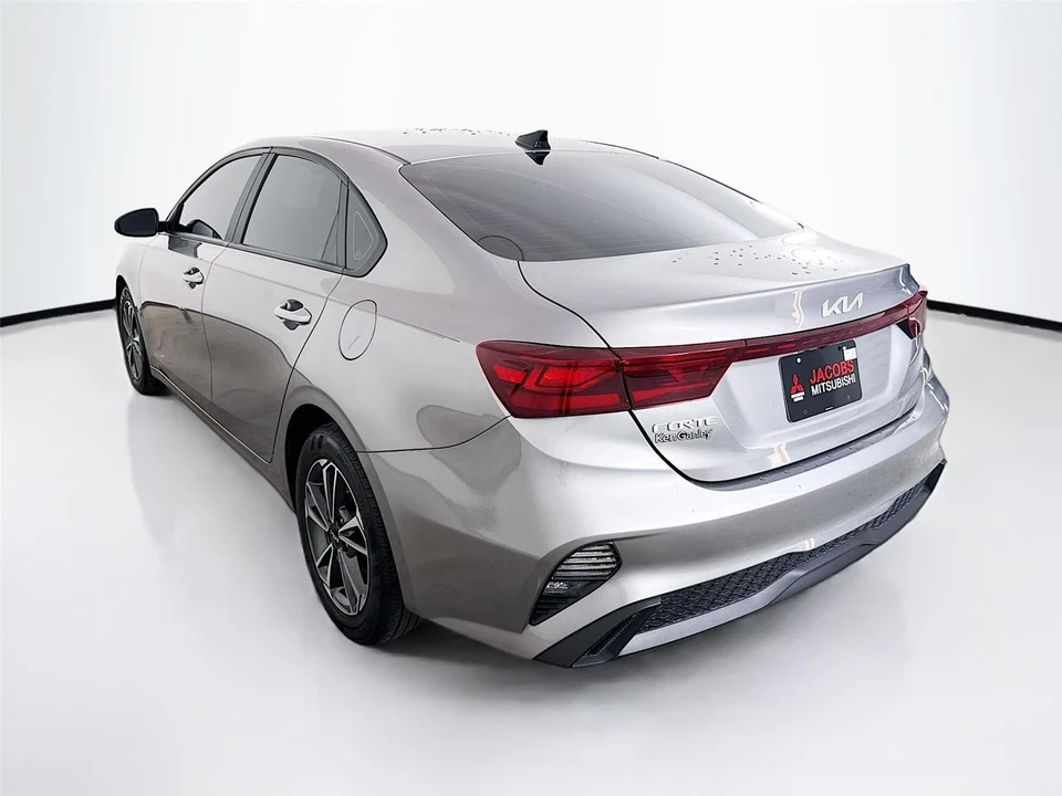 2023 Kia Forte - Image 5 of 21