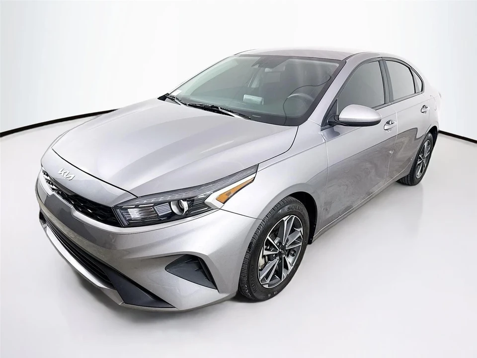 2023 Kia Forte - Image 3 of 21