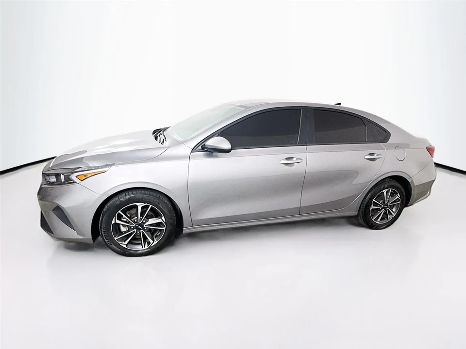 2023 Kia Forte - Image 4 of 21