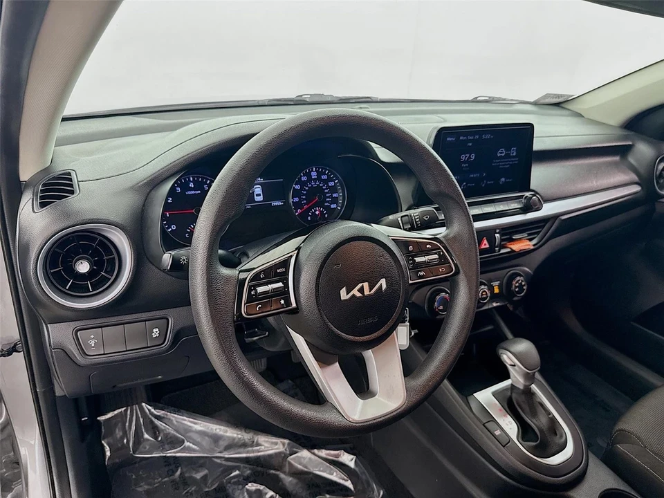 2023 Kia Forte - Image 9 of 21