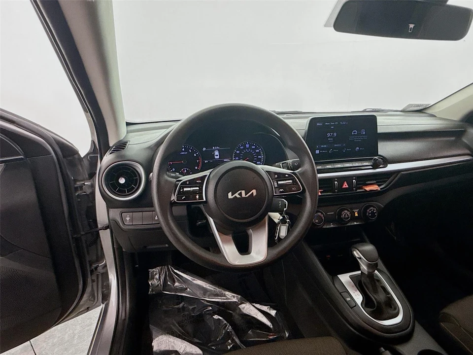 2023 Kia Forte - Image 11 of 21