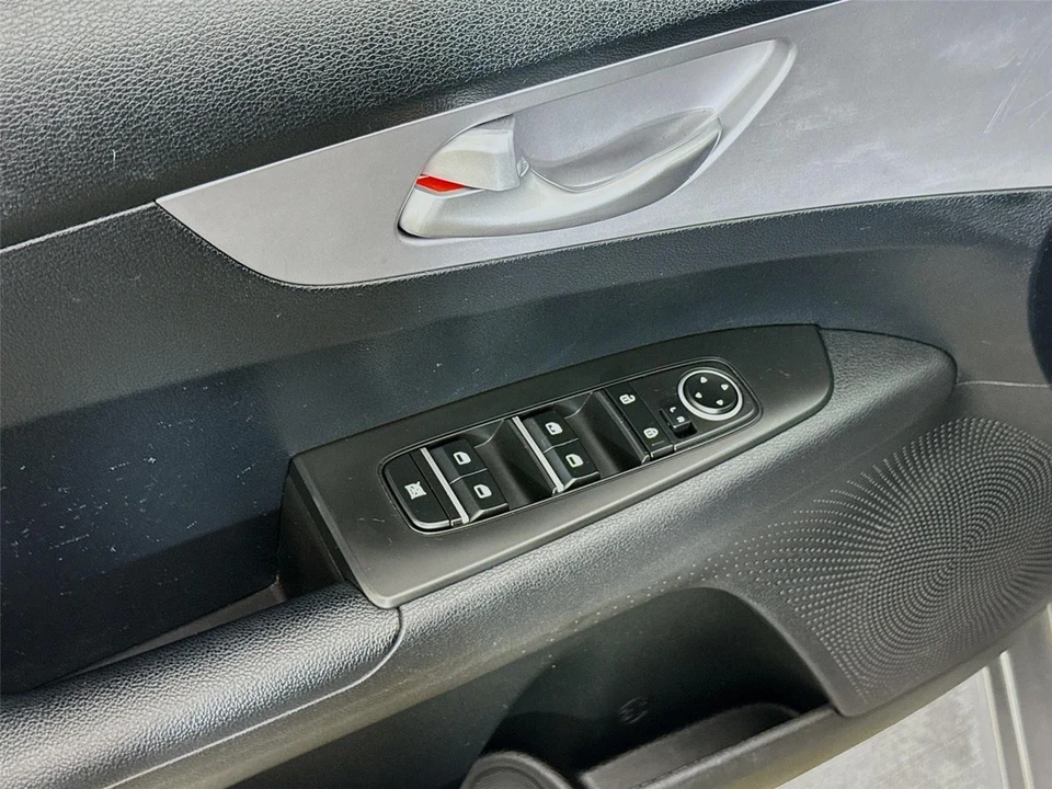 2023 Kia Forte - Image 17 of 21