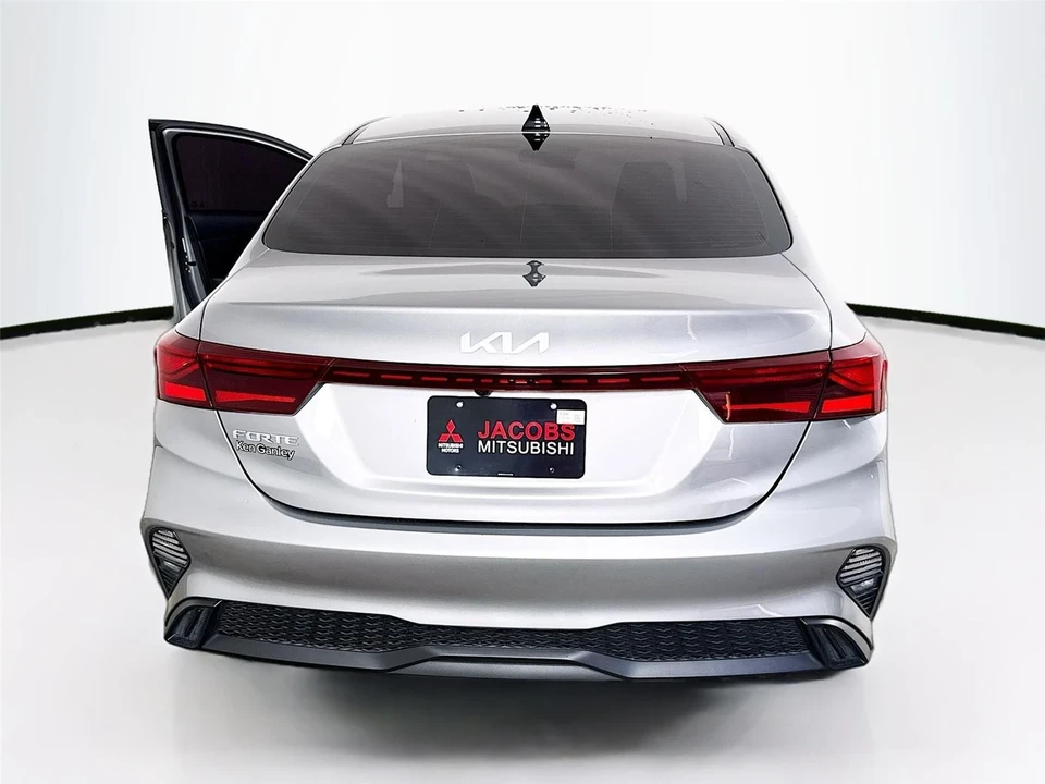 2023 Kia Forte - Image 6 of 21