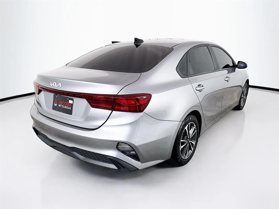 2023 Kia Forte - Image 7 of 21
