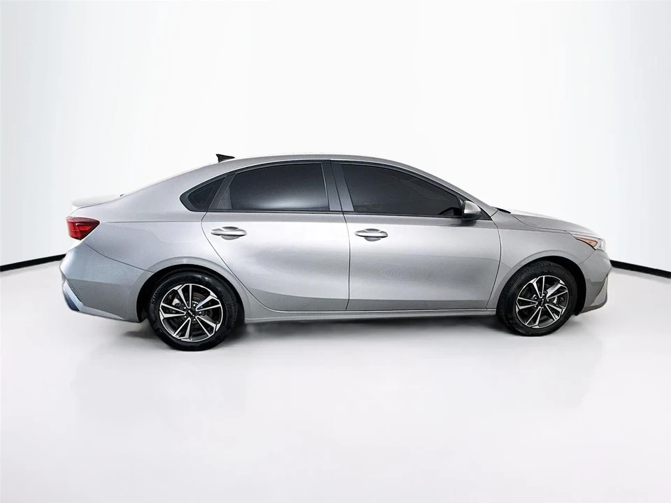 2023 Kia Forte - Image 8 of 21